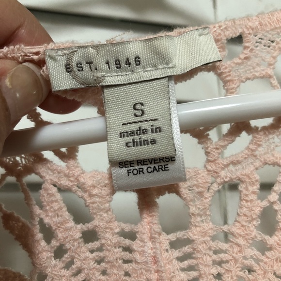 Beautiful pink cover up top - Picture 8 of 12